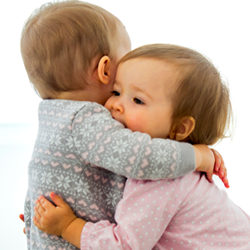 two toddlers hugging